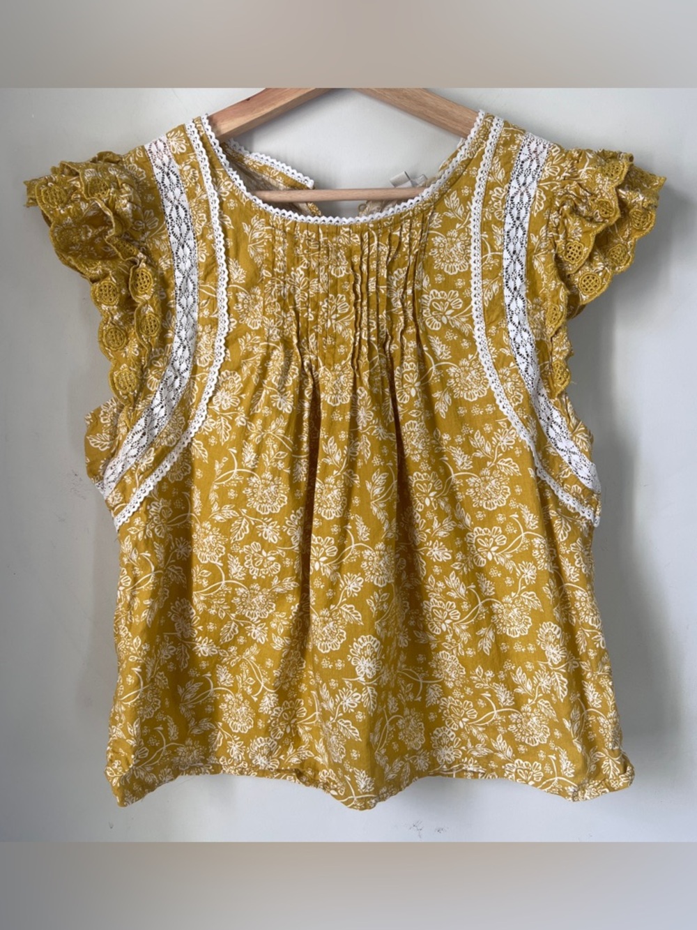 Women's Mustard Floral Lace-Trim Flutter Sleeve Blouse
